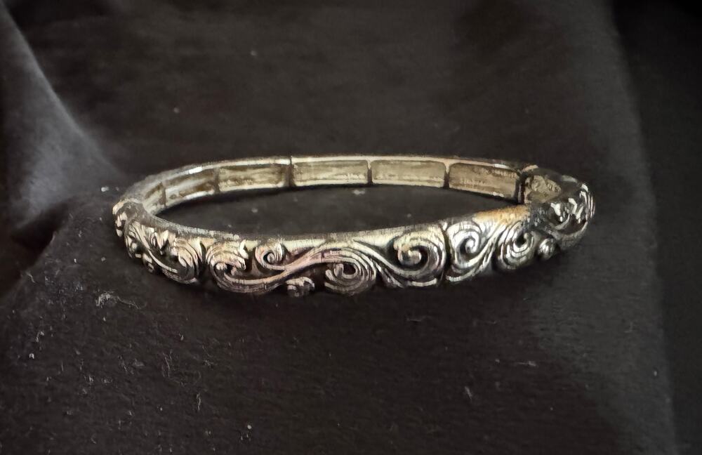 Vintage Silver Tone Scrollwork Bangle Bracelet 2.5" Diameter B051